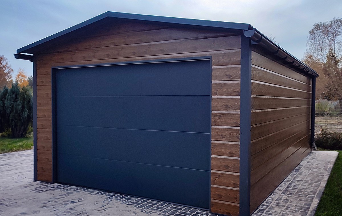 Garaj din panouri sandwich personalizat