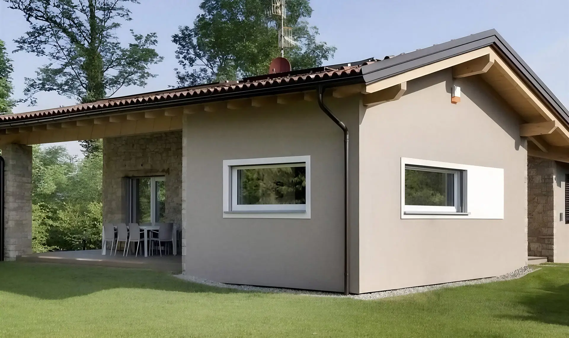 Casă din panouri sandwich construită pe amplasament în județul Argeș